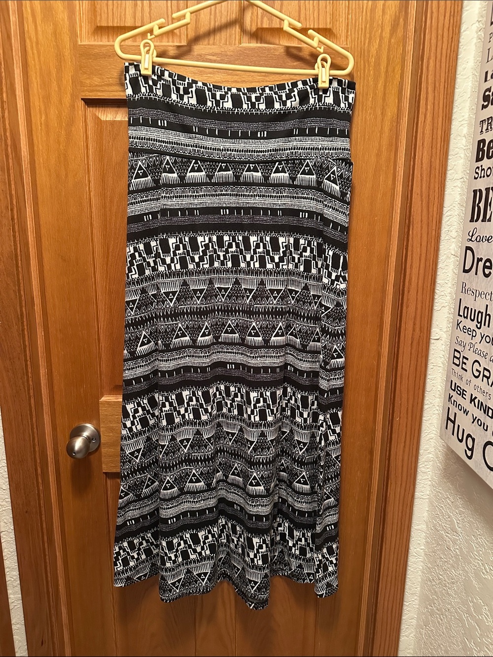 Mossimo Black & White Tribal Print Maxi Skirt sz.Lg